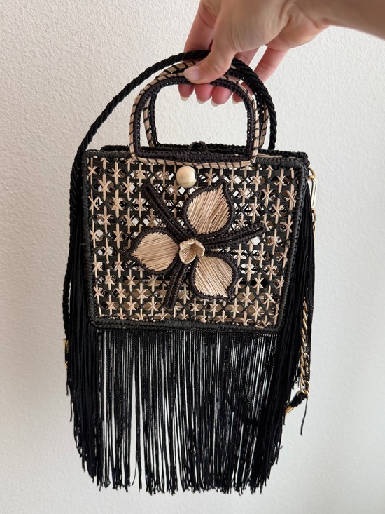 Handbags - Gorgeous Woven Straw Flower Floral Fringe Bag Black Trendy